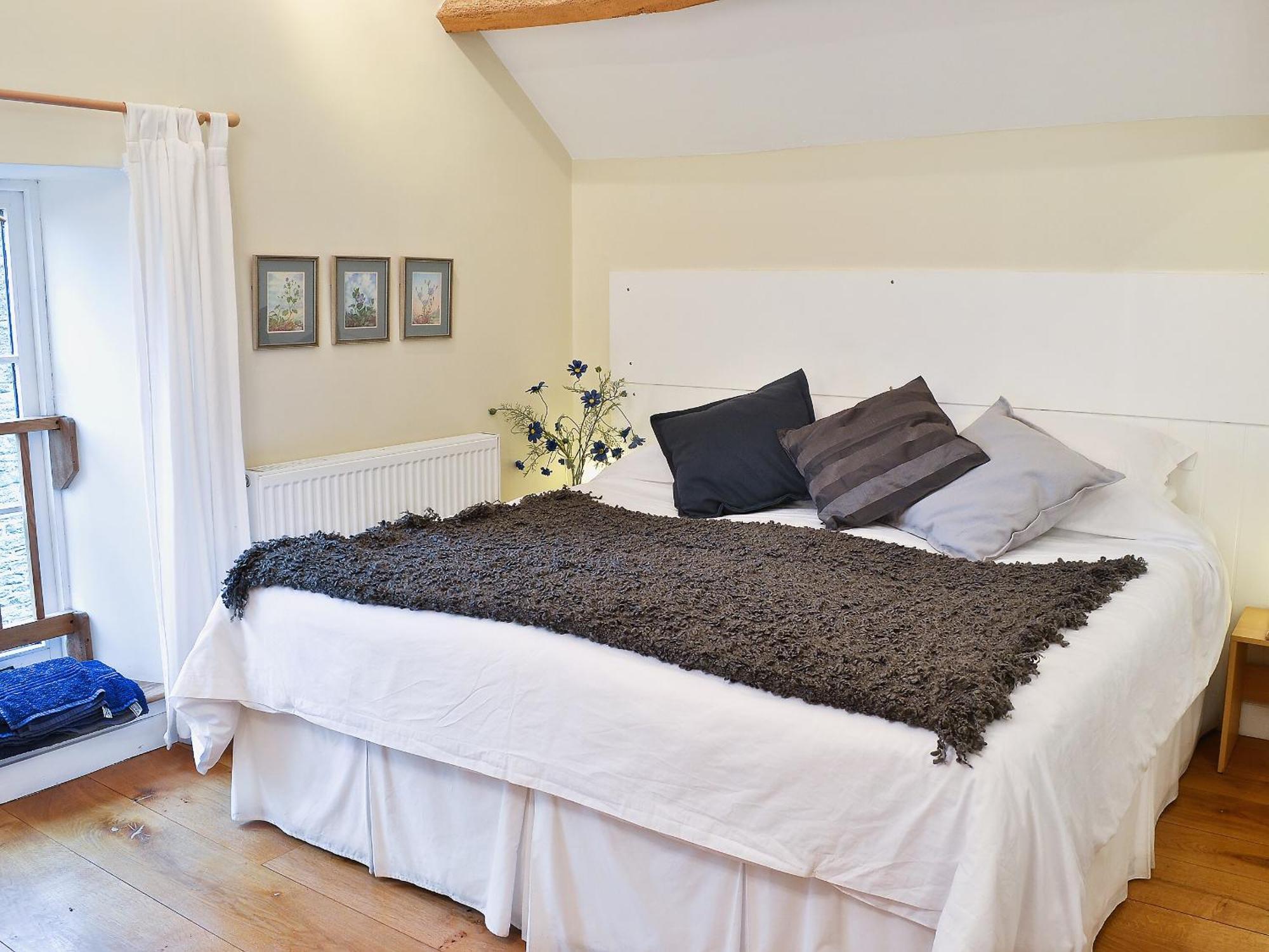 Shaplands Barn Villa Cold Ashton Екстериор снимка